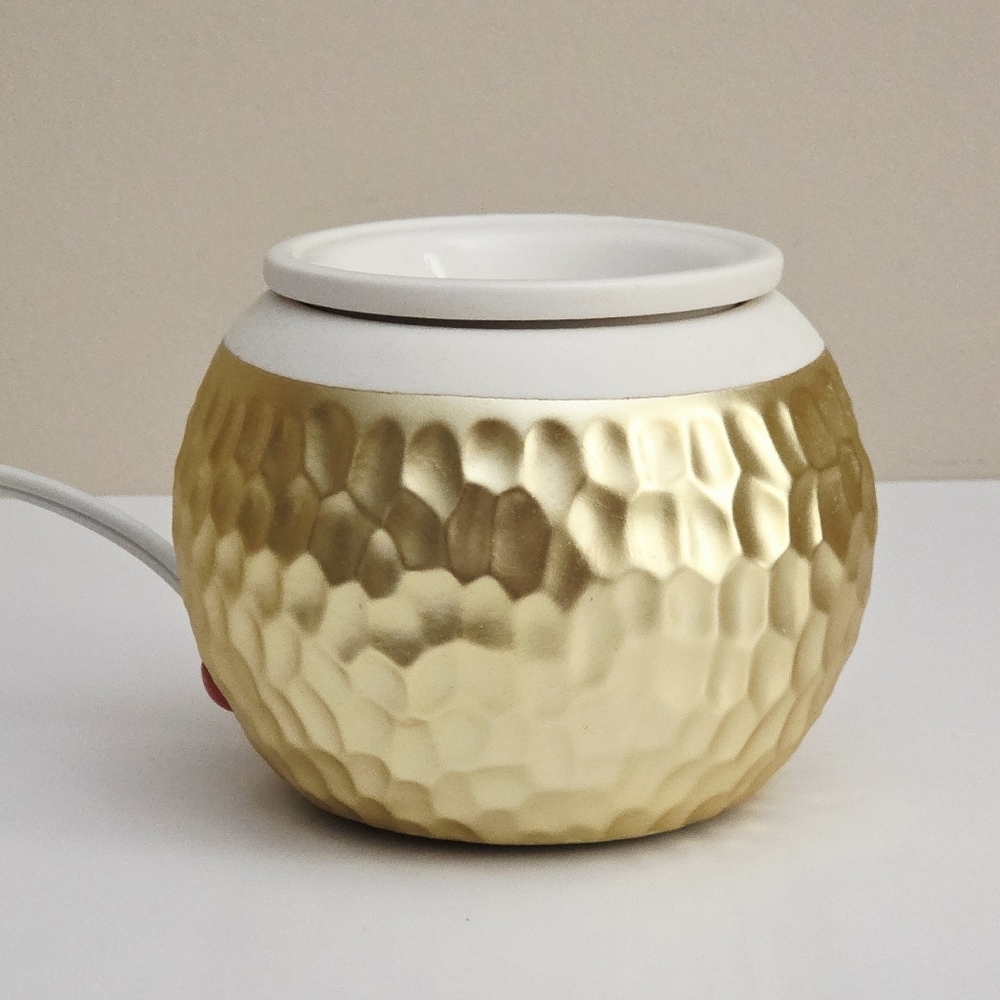Scentsy Classic Gold and Cream Textured Wax Warmer